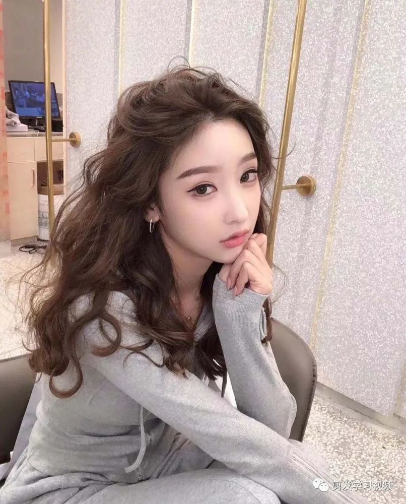 2020秋冬流行复古海藻烫