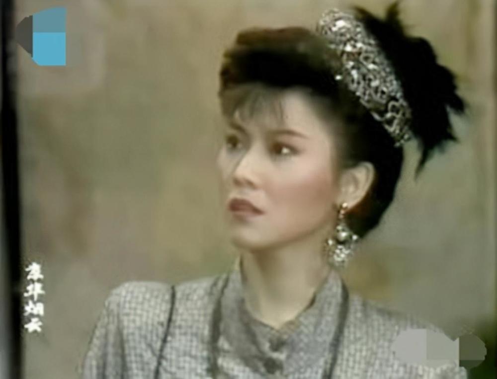 看了官晶华年轻时候的照片终于明白郑少秋为什么会抛弃沈殿霞了