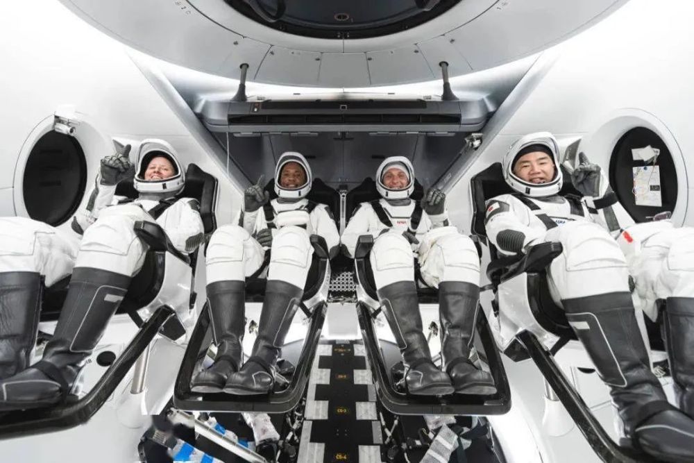 猎鹰9号|SpaceX火箭成功发射，NASA宇航员被送往空间站