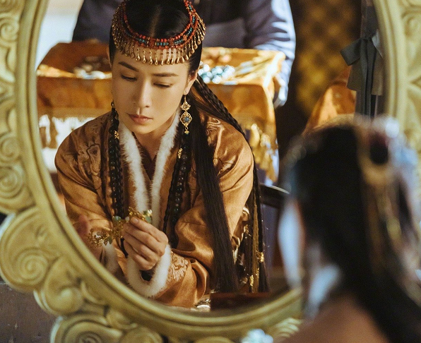 佘诗曼|黎姿林保怡为佘诗曼新剧打call，跨越16年的神仙售后，回忆杀来了