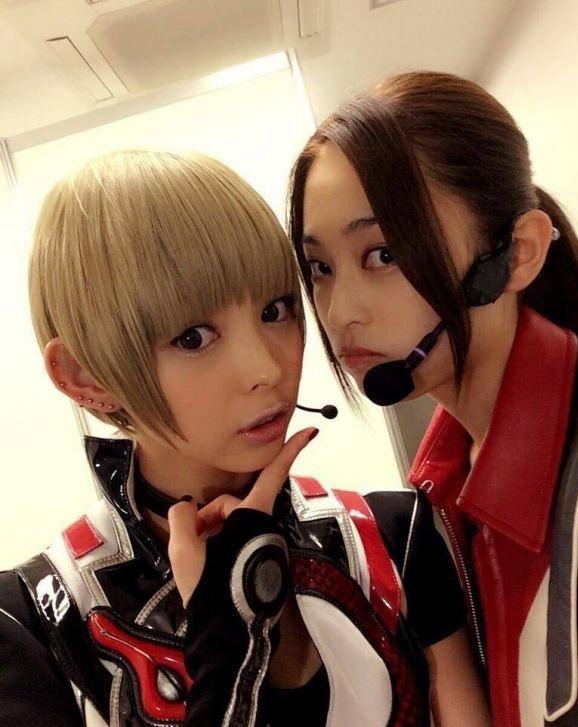 银河奥特曼s:玛娜的扮演者未婚先孕上推特热搜,机器人也能生孩子_腾讯