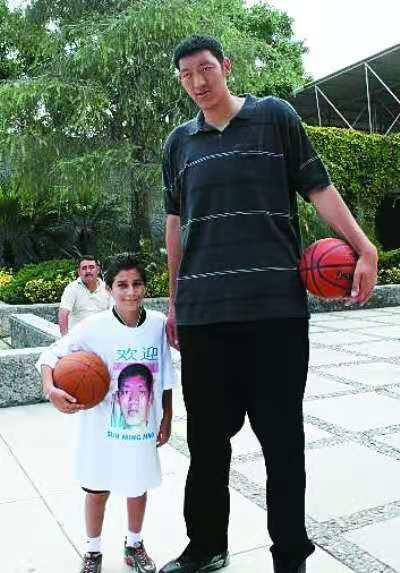 孙明明的身高比姚明还高号称巨人2米6的他为什么没进nba