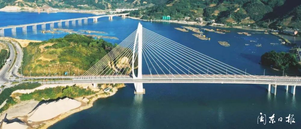 长达6公里的梅澳大道北接潮音岛中梁·百悦城,南连八尺门大桥,与即将