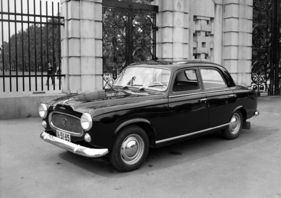 二战后的低配大型家庭车,标致403玩起来"汽车形象下乡"_腾讯新闻