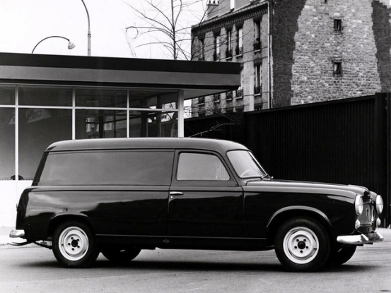 二战后的低配大型家庭车标致403玩起来汽车形象下乡