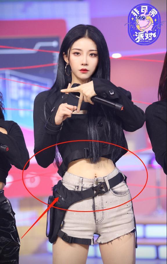 虽然她的负面消息有很多,但是不得不承认,喻言的颜值跟身材是真的很可