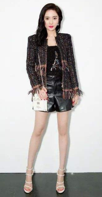 47岁牛莉丑态吓坏付笛生,真实美貌似少女,再现小品演员本色