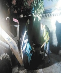 施工单位|保洁公司与施工单位协调，北京丰台顶秀金瑞家园外垃圾获清理