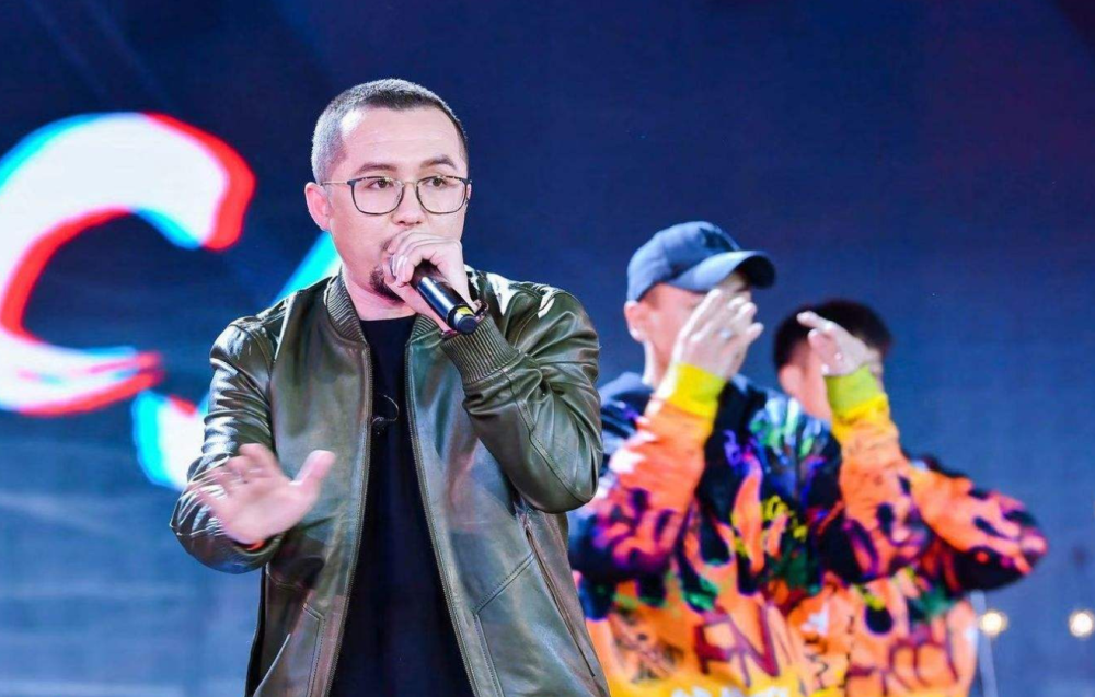 小安迪出歌diss那吾克热,惹来贝贝围观,久违的beef却有点不对劲