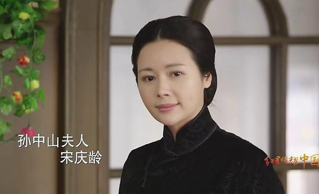 除了沈夫人,邓英还在《三国机密》里演了卞夫人,《清平乐》中扮过