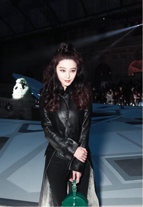 范冰冰在国外真高调一身黑色look配高马尾卷发大浓妆a爆