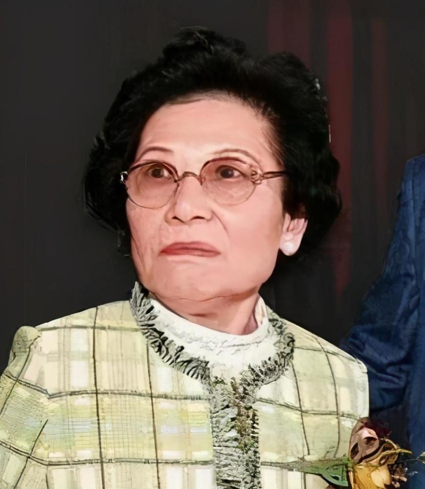 虽说父亲郭德胜在1990年就去世了,但郭炳湘还是带着两兄弟(郭炳江,郭