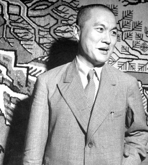 也是坐镇新疆省的陆军上将,他被人们称为"新疆王",是新疆省中的土皇帝