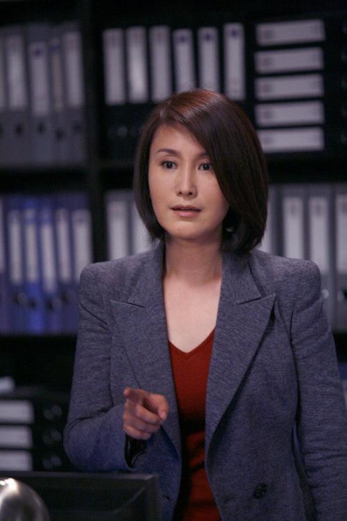 凭借重案六组警花季洁走红嫁给大23岁导演今52岁为夫守寡