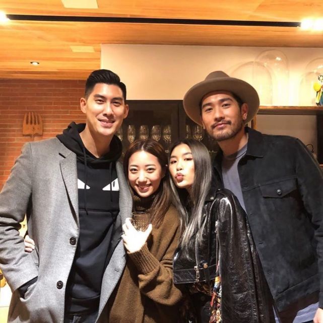 高以翔去世快一年高爸爸晒帝欧思念儿子将儿子穿过的球衣挂家中收藏