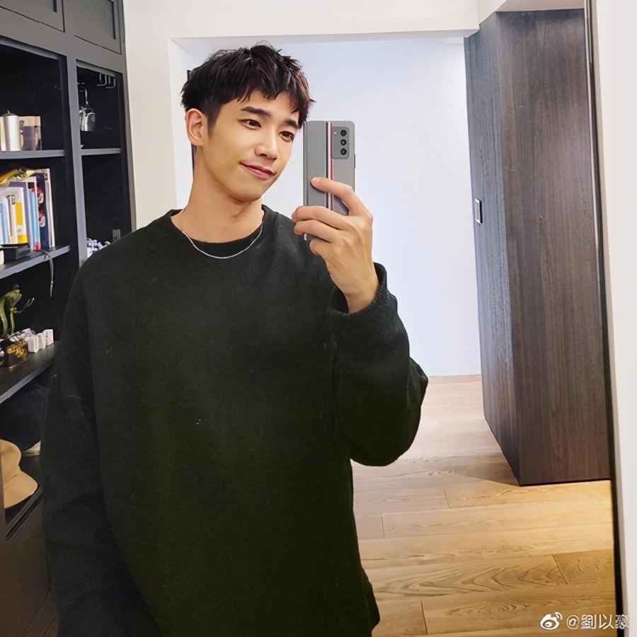 网爆刘以豪配秦岚 同部还有杨超越_腾讯新闻