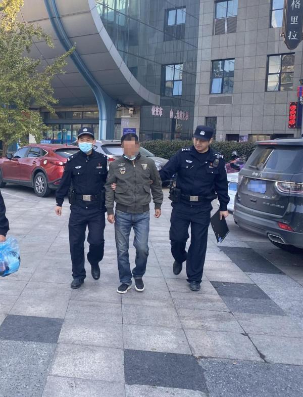 临安假警察被真警察抓了
