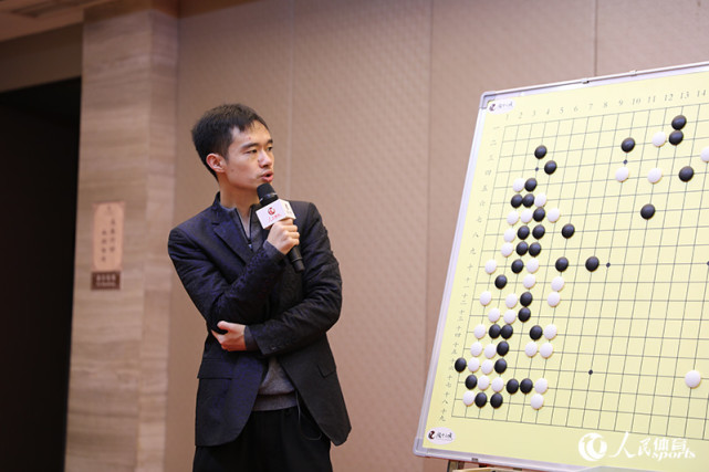 组图:徐莹,杨一讲解第二届女子名人战总决赛第二局|总决赛|杨一|围棋