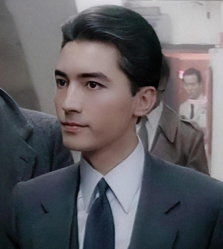 他是"亚洲第一美男",为陈冲终生未娶,和爱犬相依为命至今