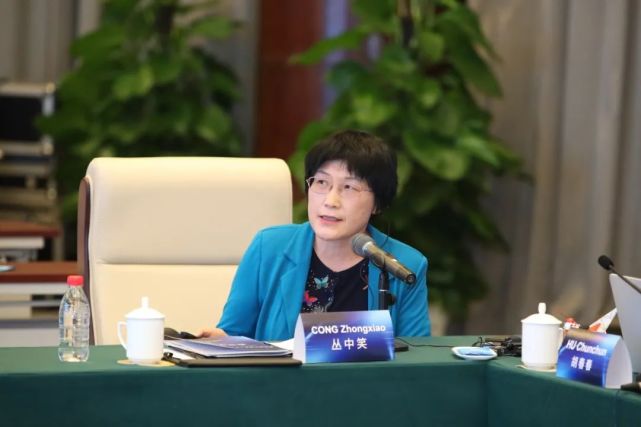 教授分别以《中国家庭文化对心理韧性的影响》和《韧性研究与积极心理