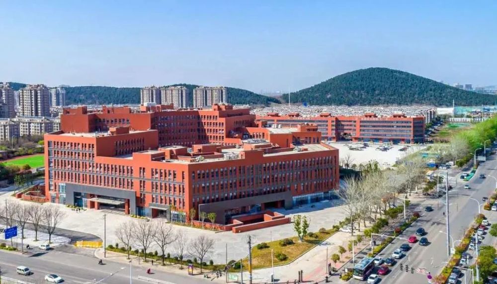 北区股份制医院教育篇1徐海学院徐海学院新址,坐落于铜山区大学路西侧