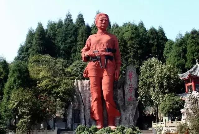 时被俘,被她杀害的200多老百姓的家人却坚决不答应,最终被西南军区军