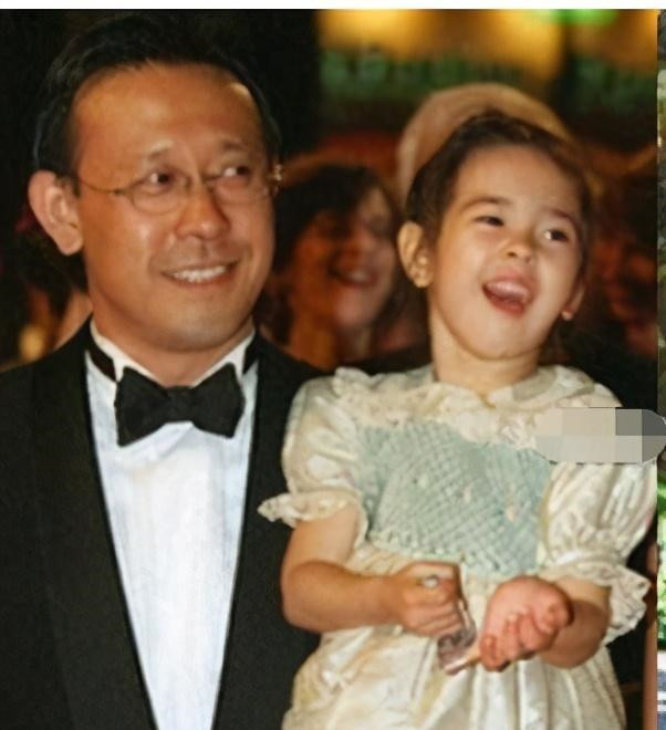 姜文称女儿全世界最漂亮原以为是开玩笑看到照片后服了