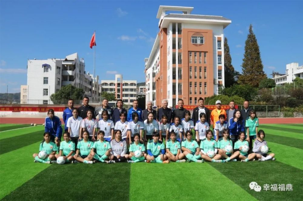足球明星们走进足球小镇前岐与福鼎足球小将互动
