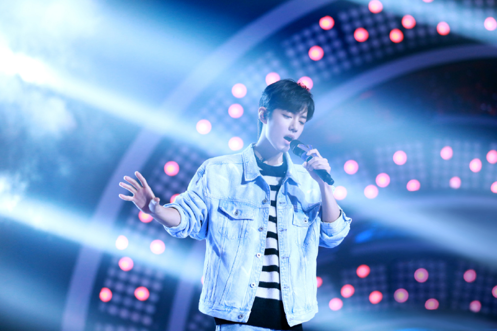 肖战|肖战最新自拍因数字被吐槽！手戴的红绳寓意，是他现在最大心愿？