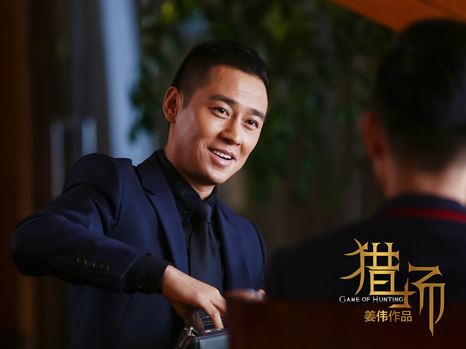 相比王泷正,王小毅就更加不出名,虽然出演过《潜伏》,《猎场》和