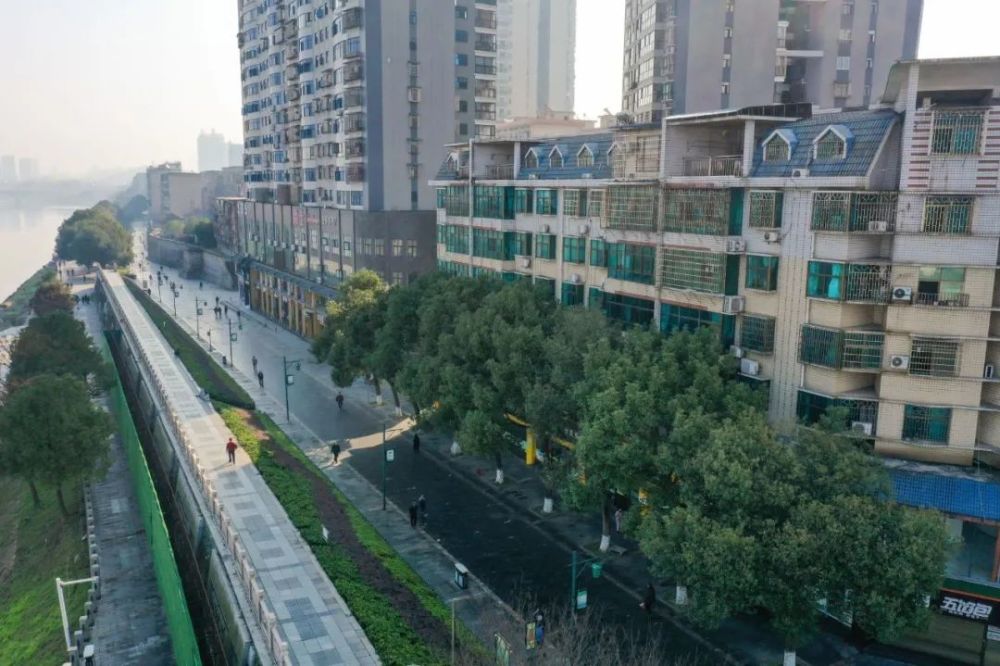 11月13日上午 邵阳市城市管理综合行政执法支队 邀请资江南路步行街