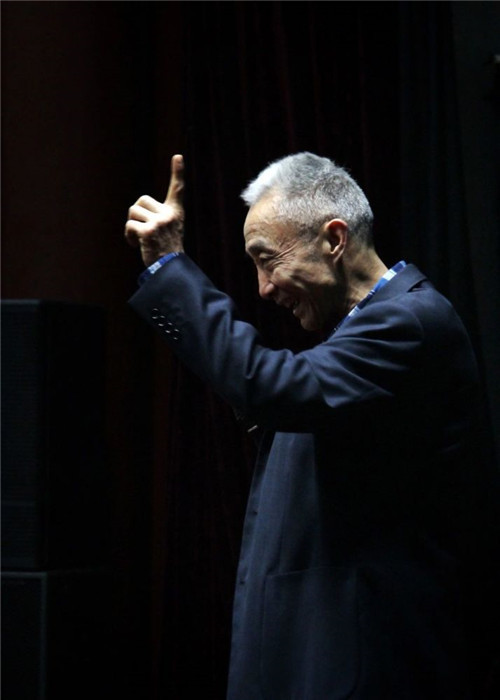 戴建业|博士生导师四处演讲，拍短视频月入超5万，网友：毫无文人风骨