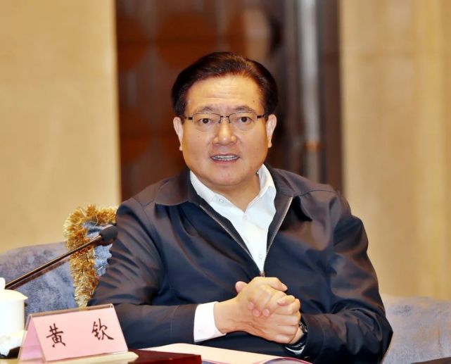 市领导朱爱勋,陆志坚,张明康参加会见.