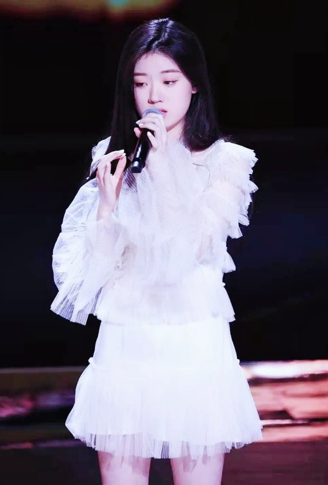 给电影人的情书|《中国好声音》单依纯动情落泪，演绎《给电影人的情书》好动人