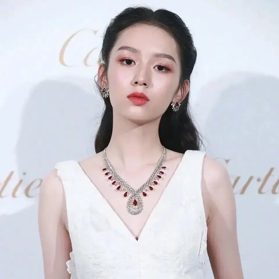 范冰冰|她的美貌热搜，真让人一头雾水