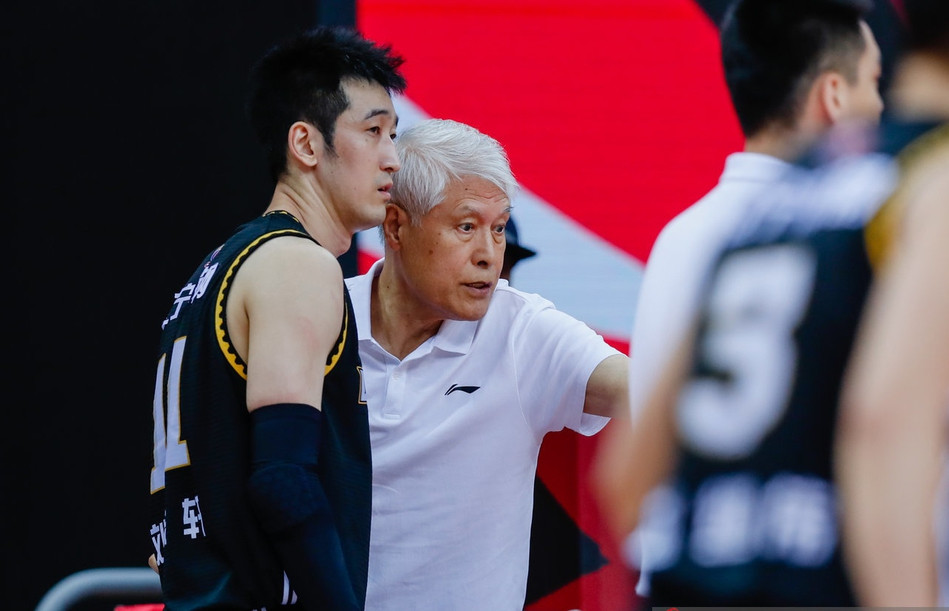 不过从蒋兴权的角度,实际上张镇麟和吴昌泽的打球方式,并没有达到一个