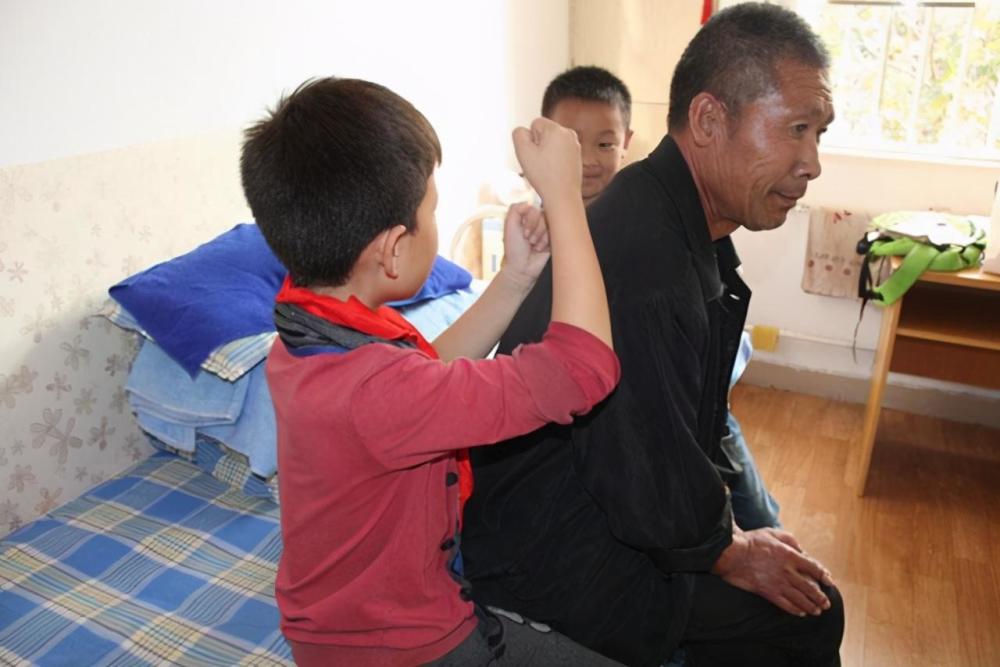 7旬老人被送养老院:为何最后孝顺的人,往往和我们想的不一样?