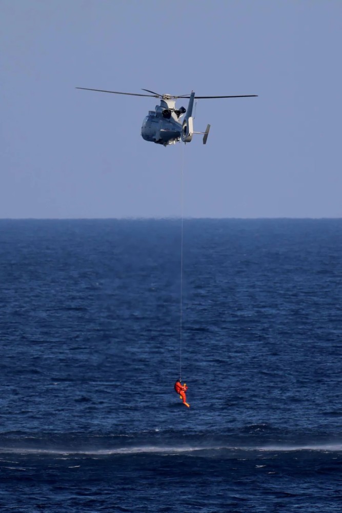 紧张又刺激直击海军第36批护航编队海空立体搜救现场