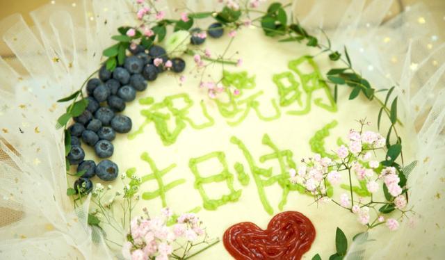 黄晓明|婚姻亮红灯？43岁黄晓明剧组庆生，老婆Baby却失声一整天