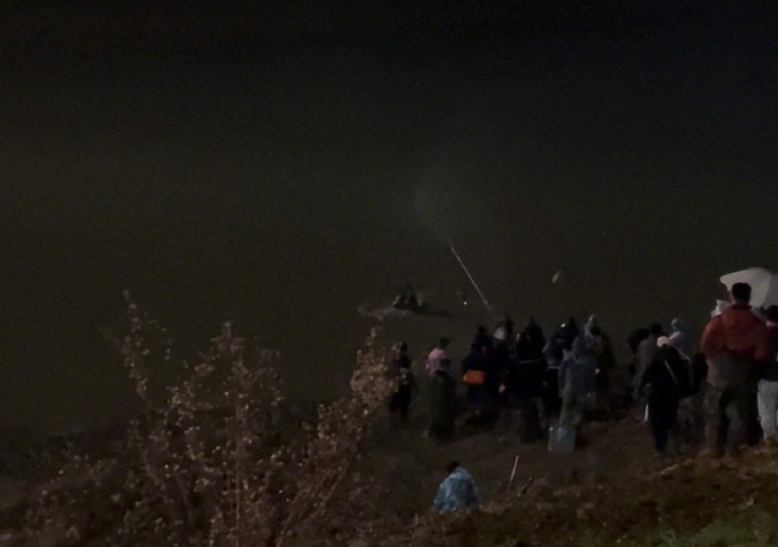 黄晓明|婚姻亮红灯？43岁黄晓明剧组庆生，老婆Baby却失声一整天