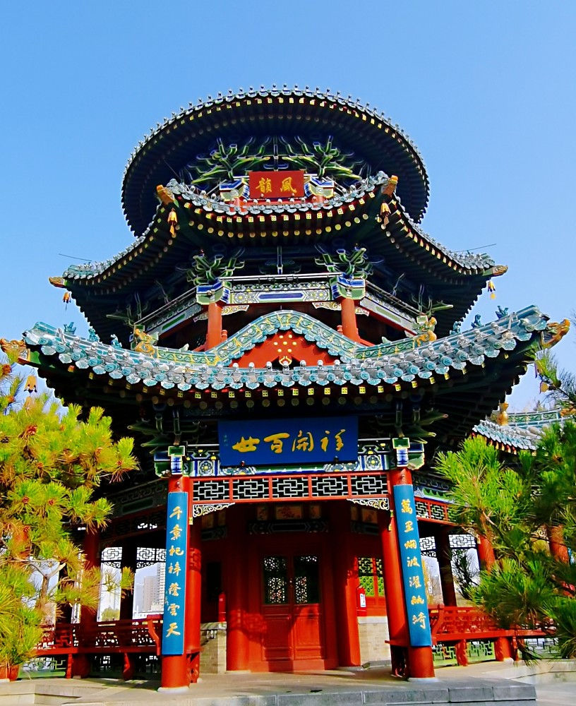 深秋的太原景色迎泽公园展示亭台楼阁的古建筑风格