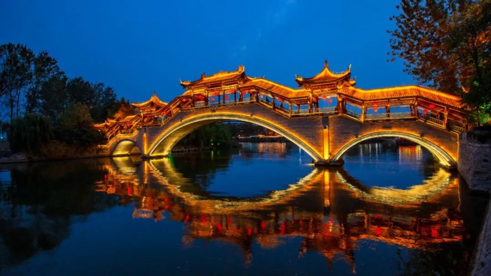 步云桥的夜景是最美的.