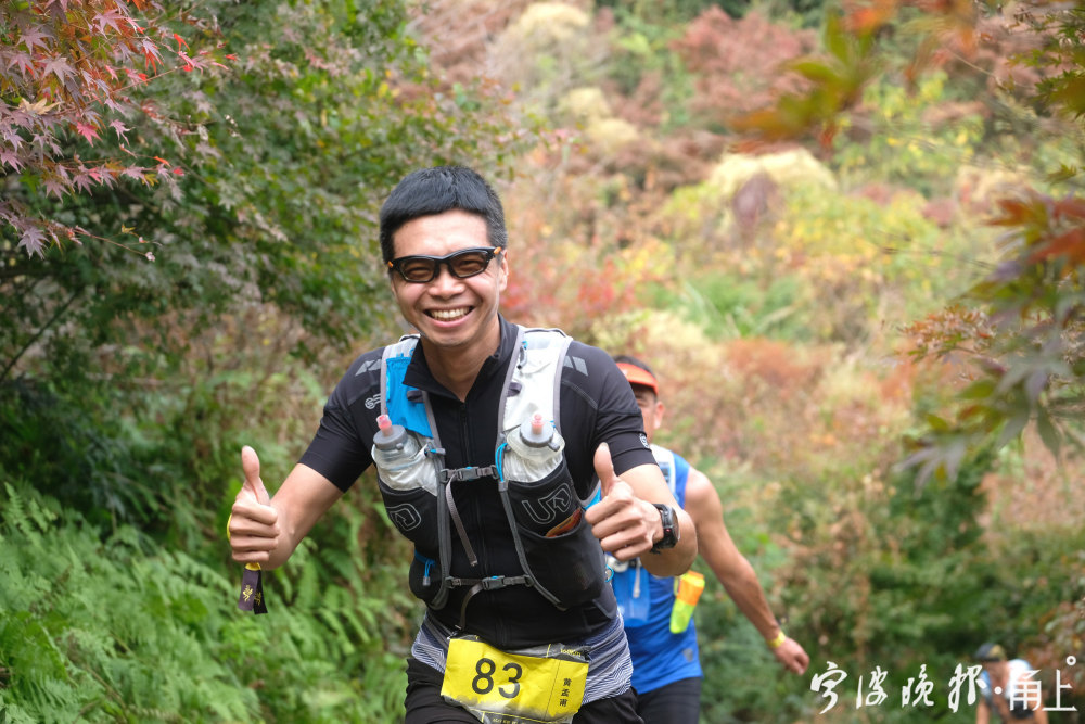 梁晶近5年來在國內外各地超級馬拉松上頻頻奪冠,羅燦華在各種百公里