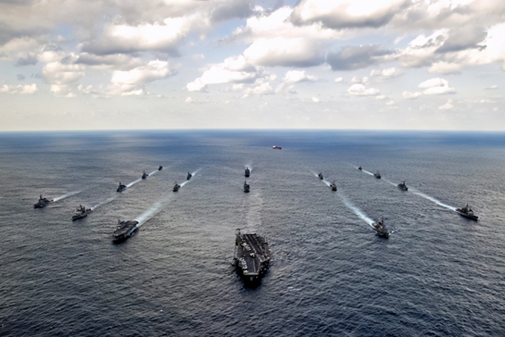 美日"利剑"海上联合军事演习组成航行编队,展示武力(资料图)