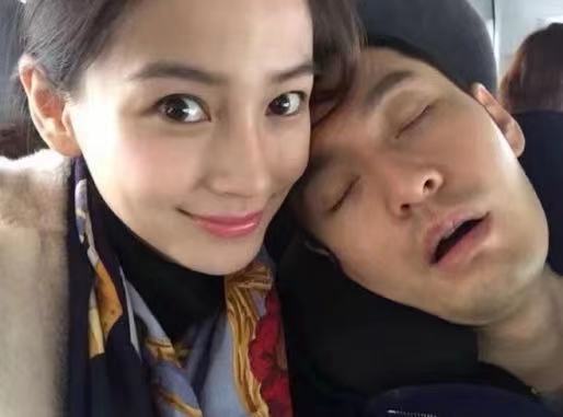 黄晓明|黄晓明被老婆忽视，生日宴大吼“面呢”，baby上线十次不表态