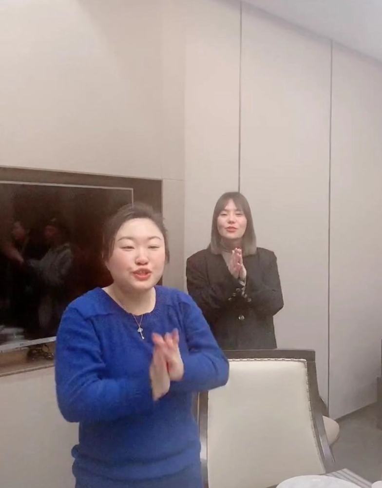 黄晓明|黄晓明被老婆忽视，生日宴大吼“面呢”，baby上线十次不表态