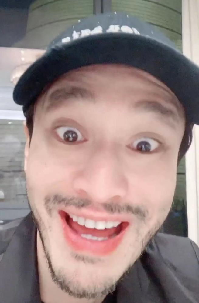 黄晓明|黄晓明被老婆忽视，生日宴大吼“面呢”，baby上线十次不表态