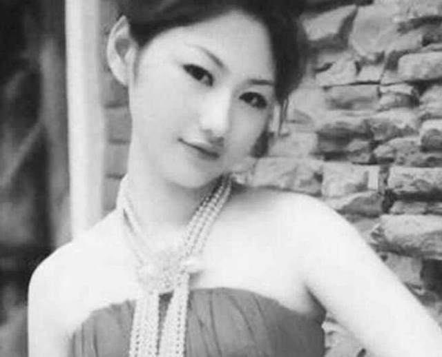 她曾是中国第一悍匪的情妇,并且是做护士出身,被捕后却精神崩溃