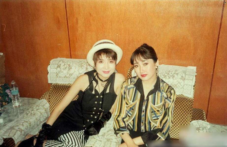 媒体披露张咪在19岁的时候生的女儿,后来和李宝健离婚,一个人在外闯荡