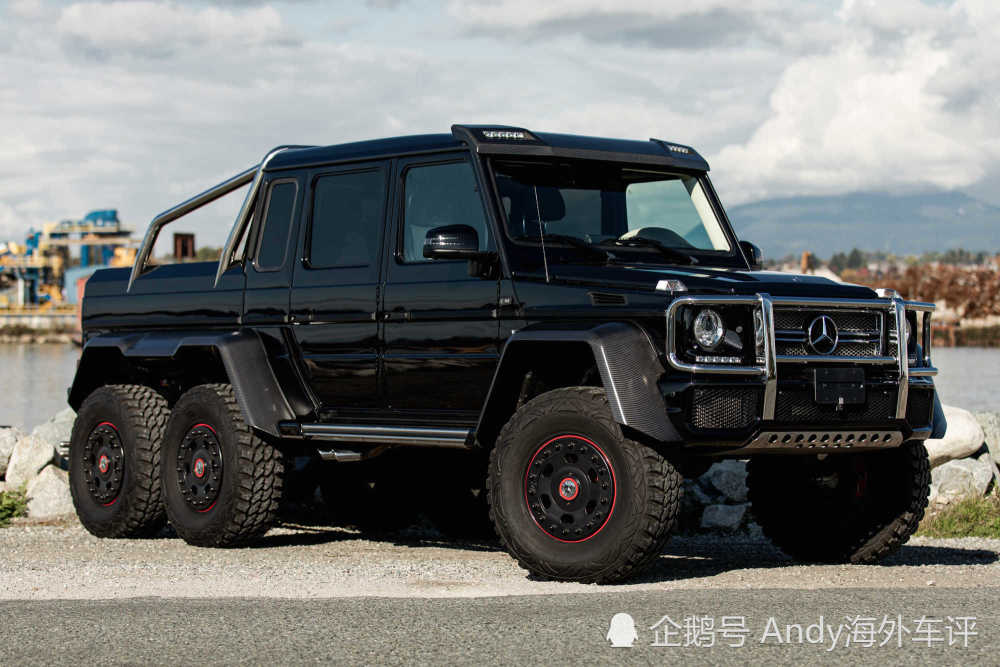 这是一辆2014款的梅赛德斯奔驰g63 amg 6×6,这种车型在2013年到2015